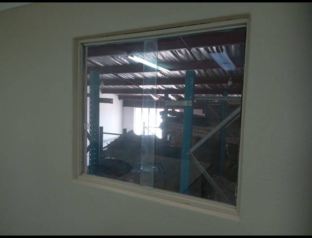 192M² FACTORY TO LET IN JET PARK
